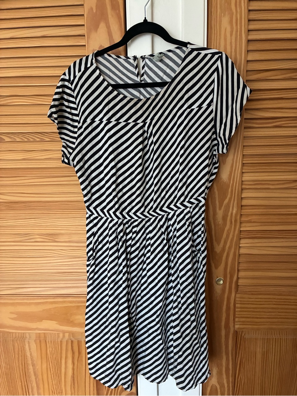 Modbe Black and White Striped Women’s Dress - Casual Short Sleeve size large